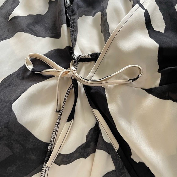 Long Sleeves Short Wrap H&M Dress - Picture 5 of 6